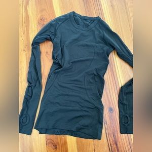 black lululemon long sleeve